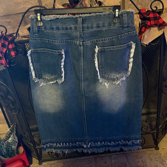 Frayed Hem Denim Pencil Skirt - Picture 2 of 2